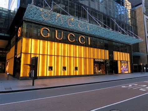 gucci stores in ontario.